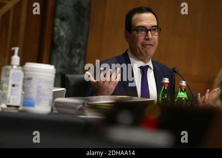 Washington, États-Unis. 10 décembre 2020. Le secrétaire au Trésor Steven Mnuchin témoigne devant la Congressional Oversight Commission lors d'une audience sur les entreprises critiques pour la sécurité nationale, à Capitol Hill à Washington, DC, le jeudi 10 décembre 2020. Photo de piscine par Alex Wong/UPI crédit: UPI/Alay Live News Banque D'Images