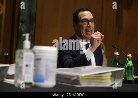 Le secrétaire américain au Trésor, Steven Mnuchin, témoigne lors d'une audience devant la Commission de surveillance du Congrès à l'édifice du Sénat de Dirksen, le 10 décembre 2020, à Capitol Hill, à Washington, DC. La commission a tenu une audience sur ÂœExamination des prêts aux entreprises essentielles au maintien de la sécurité nationale.âÂ photo par Alex Wong/Pool/ABACAPRESS.COM Banque D'Images