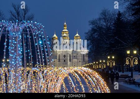 L'église de Catherine dans les lumières de Noël Banque D'Images