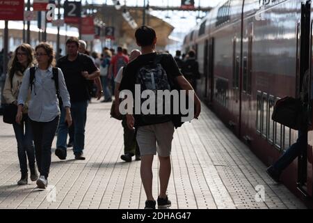 2 Juillet 2019 Moscou, Russie. Passagers sur la plate-forme de la gare de Kiev à Moscou avant le départ du train. Banque D'Images