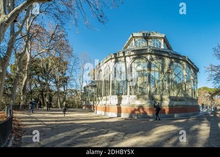 Madrid, Espagne, 14 décembre 2018 : le Palais de Cristal dans le parc Retiro à Madrid. Lieu d'expositions d'art organisé par le Musée Reina Sofia, inspiré de L Banque D'Images