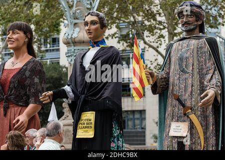 A la veille du référendum d’autodétermination catalane, interdit par le gouvernement central espagnol, les nationalistes et les indépendantistes ont connu une dernière journée de campagne pacifique, tandis que des doutes subsistent quant à la tenue du référendum. Beaucoup de séparatistes occupent des écoles pour servir de bureaux de vote, la police les a laissés jusqu'à 6 heures pour évacuer les locaux, à Barcelone, Espagne, le 30 septembre 2017. Photo de Samuel Boivin/ABACAPRESS.COM Banque D'Images