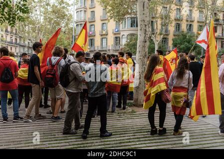 A la veille du référendum d’autodétermination catalane, interdit par le gouvernement central espagnol, les nationalistes et les indépendantistes ont connu une dernière journée de campagne pacifique, tandis que des doutes subsistent quant à la tenue du référendum. Beaucoup de séparatistes occupent des écoles pour servir de bureaux de vote, la police les a laissés jusqu'à 6 heures pour évacuer les locaux, à Barcelone, Espagne, le 30 septembre 2017. Photo de Samuel Boivin/ABACAPRESS.COM Banque D'Images