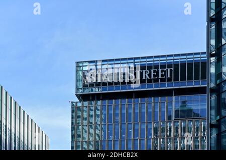 Londres, Royaume-Uni - 03 février 2019 : logo de la banque State Street Corporation sur leurs succursales britanniques au 20 Churchill place, Canary Wharf. Il Banque D'Images