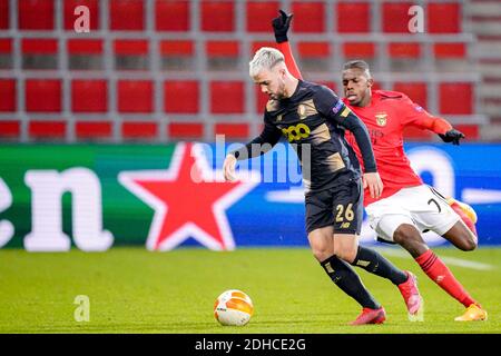 LIÈGE, BELGIQUE - DÉCEMBRE 10 : Nuno Tavares de Benfica, Nicolas Raskin de Standard Liège lors du match de l'UEFA Europa League entre le Standard Liège et Banque D'Images