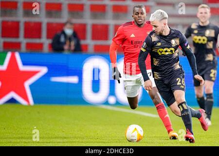 LIÈGE, BELGIQUE - DÉCEMBRE 10 : Nuno Tavares de Benfica, Nicolas Raskin de Standard Liège lors du match de l'UEFA Europa League entre le Standard Liège et Banque D'Images