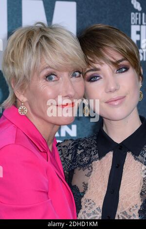 Emma Thompson et sa fille Gaia Romilly Wise assistent à la première de Meyerowitz Stories lors du BFI London International film Festival à Londres, en Angleterre, le 06 octobre 2017. Photo d'Aurore Marechal/ABACAPRESS.COM Banque D'Images