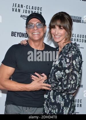 Jean-Claude Van Damme et Kat Foster assistent à la projection Beyond Fest et au panel Cast/Creator de la série exclusive « Jean-Claude Van Johnson » d'Amazon Prime Video au Théâtre égyptien le 9 octobre 2017 à Los Angeles, CA, Etats-Unis. Photo de Lionel Hahn/ABACAPRESS.COM Banque D'Images
