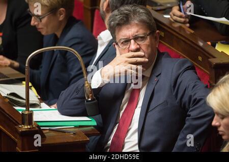 La France Insoumettre (LFI), chef du parti de gauche et président du groupe parlementaire, Jean-Luc Melenson, réagit lors d'une session de questions au gouvernement à l'Assemblée nationale française, à Paris, le 10 octobre 2017. Photo par Eliot Blondt/ABACAPRESS.COM Banque D'Images