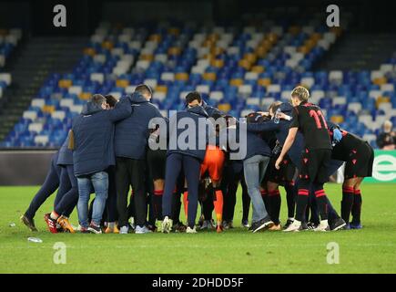 Naples, Italie. 10 décembre 2020. Les joueurs de Real Sociedad célèbrent à la fin du match de football de l'UEFA Europa League Group F SSC Napoli vs Real Sociedad de Futbol. Napoli et Real Sociedad Drew 1-1 sont alors en train de s'évaler jusqu'à la ronde de 32. Crédit : Agence photo indépendante/Alamy Live News Banque D'Images