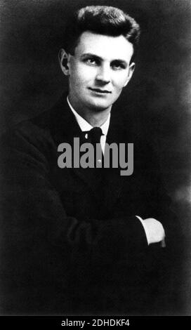 Années 1920 , Winthrop , Massachusetts , Etats-Unis : le professeur Otto PLATH , père de lui a célébré la poète américaine SYLVIA PLATH ( Boston 1932 - Londres 1963 ) - POÉSIE - POÉSIE - POETESSA - POETA - suicidio - suicide - suicida - scrittrice - écrivain - letteratura - littérature - letterato - padre - portrait - ritratto collier - colletto - cravate - cravatta --- Archivio GBB Banque D'Images