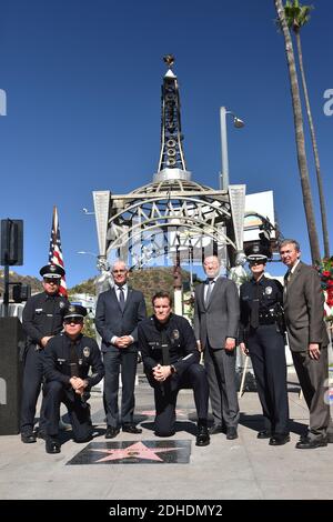 La cérémonie de dévoilement de la star hollywoodienne de LAPD honore les policiers déchus de la division Hollywood du département de police de Los Angeles. Les officiers déchus sont : le policier Clyde Pritchett (1936), le policier Clay N. Hunt (1955), le policier Ian J. Campbell (1963), le policier Robert J. Cote (1969), le détective Russell L. Kuster (1990), le policier Joe Rios (1993), le policier Charles D. Heim (1994) et le policier Nicholas Lee (2014). 23 octobre 2017 à Los Angeles, Californie. Photo de Lionel Hahn/AbacaPress.com Banque D'Images