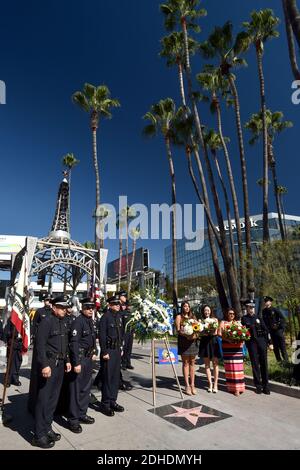 La cérémonie de dévoilement de la star hollywoodienne de LAPD honore les policiers déchus de la division Hollywood du département de police de Los Angeles. Les officiers déchus sont : le policier Clyde Pritchett (1936), le policier Clay N. Hunt (1955), le policier Ian J. Campbell (1963), le policier Robert J. Cote (1969), le détective Russell L. Kuster (1990), le policier Joe Rios (1993), le policier Charles D. Heim (1994) et le policier Nicholas Lee (2014). 23 octobre 2017 à Los Angeles, Californie. Photo de Lionel Hahn/AbacaPress.com Banque D'Images