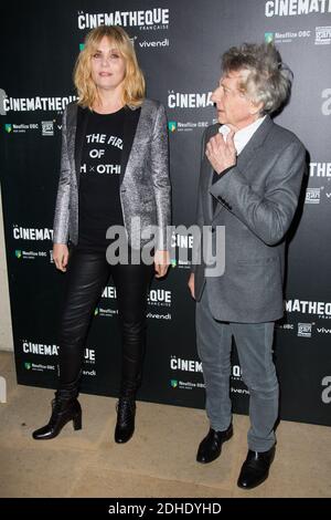 Emmanuelle Seigner et Roman Polanski arrivent à une séance photo du film de Polanski « basé sur une histoire vraie » à la Cinémathèque française en vue d'une rétrospective des œuvres du réalisateur Roman Polanski malgré l'opposition des groupes féministes le 30 octobre 2017 à Paris, en France. Photo de Nasser Berzane/ABACAPRESS.COM Banque D'Images