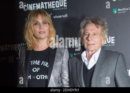 Emmanuelle Seigner et Roman Polanski arrivent à une séance photo du film de Polanski « basé sur une histoire vraie » à la Cinémathèque française en vue d'une rétrospective des œuvres du réalisateur Roman Polanski malgré l'opposition des groupes féministes le 30 octobre 2017 à Paris, en France. Photo de Nasser Berzane/ABACAPRESS.COM Banque D'Images