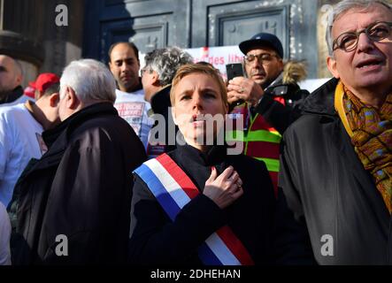 Gerard Filoche, Pierre Laurent, Clementine Autain lors d'une manifestation visant à soutenir 9 employés de l'usine PSA Peugeot Poissy accusés d'avoir séquestré un superviseur en février 2017, devant le tribunal de grande instance de Versailles, près de Paris, en France, le 16 novembre. 2017. Photo de Christian Liewig/ABACAPRESS.COM Banque D'Images