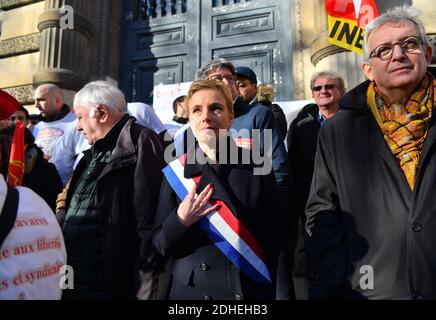 Gerard Filoche, Pierre Laurent, Clementine Autain lors d'une manifestation visant à soutenir 9 employés de l'usine PSA Peugeot Poissy accusés d'avoir séquestré un superviseur en février 2017, devant le tribunal de grande instance de Versailles, près de Paris, en France, le 16 novembre. 2017. Photo de Christian Liewig/ABACAPRESS.COM Banque D'Images