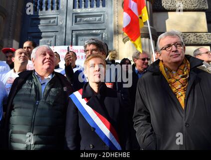 Gerard Filoche, Pierre Laurent, Clementine Autain lors d'une manifestation visant à soutenir 9 employés de l'usine PSA Peugeot Poissy accusés d'avoir séquestré un superviseur en février 2017, devant le tribunal de grande instance de Versailles, près de Paris, en France, le 16 novembre. 2017. Photo de Christian Liewig/ABACAPRESS.COM Banque D'Images