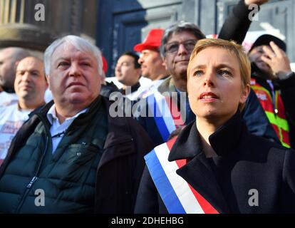 Gerard Filoche, Clementine Autain lors d'une manifestation visant à soutenir 9 employés de l'usine PSA Peugeot Poissy accusés d'avoir séquestré un superviseur en février 2017, devant le tribunal de grande instance de Versailles, près de Paris, en France, le 16 novembre. 2017. Photo de Christian Liewig/ABACAPRESS.COM Banque D'Images