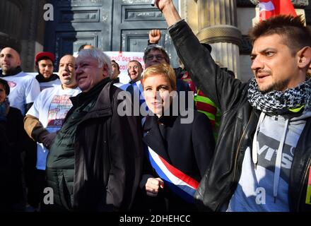 Gerard Filoche, Clementine Autain lors d'une manifestation visant à soutenir 9 employés de l'usine PSA Peugeot Poissy accusés d'avoir séquestré un superviseur en février 2017, devant le tribunal de grande instance de Versailles, près de Paris, en France, le 16 novembre. 2017. Photo de Christian Liewig/ABACAPRESS.COM Banque D'Images