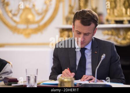 Le président français Emmanuel macron reçoit les enfants à l'occasion de la Journée internationale des droits de l'enfant à l'Elysée Palace le 20 novembre 2017. Photo de BLONDT/ABACAPRESS.COM Banque D'Images