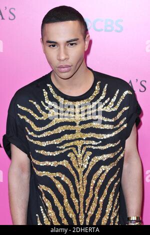 Olivier Rousteing assistant à la Pink Carpet avant le Secret Fashion Show de Victoria à la Mercedes-Benz Arena Shanghai à Shanghai, en Chine, le 20 novembre 2017. Photo d'Aurore Marechal/ABACAPRESS.COM Banque D'Images