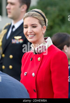 Ivanka Trump arrive avant que le président des États-Unis Donald J. Trump et la première dame Melania Trump n'organisent la cérémonie nationale de grâces de la Turquie en pardon dans le Rose Garden de la Maison Blanche à Washington, DC, États-Unis, le lundi 20 novembre 2017. Photo de Ron Sachs/CNP/ABACAPRESS.COM Banque D'Images