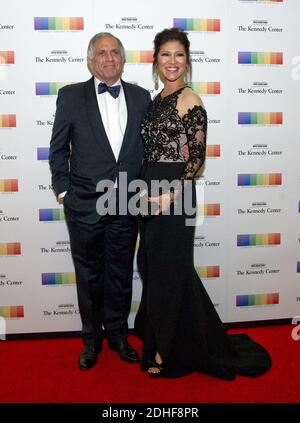 Les Moonves, président du conseil, président et chef de la direction de CBS Corporation, Et Julie Chen arrive pour le dîner officiel de l'artiste en l'honneur des récipiendaires de la 40e cérémonie annuelle de remise des prix du Kennedy Center, organisée par le Secrétaire d'État américain Rex Tillerson au Département d'État américain à Washington, DC, USA, le samedi 2 décembre 2017. Les 2017 lauréats sont : Carmen de Lavallade, danseuse et chorégraphe américaine; Gloria Estefan, chanteuse et actrice américaine cubaine; LL COOL J, artiste de hip hop et icône de divertissement américain; Norman le, écrivain et producteur de télévision américain Banque D'Images