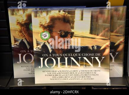 Les albums de Johnny Hallyday ont atteint les rayons dans un magasin de musique à Paris, France, le 7 décembre 2017. Johnny Hallyday, l'icône musicale, est mort le 6 décembre à l'âge de 74 ans après une bataille contre le cancer du poumon, plongeant le pays dans le deuil d'un Trésor national dont le rocher mou illumine la vie de trois générations. Photo d'Alain Apaydin/ABACAPRESS.COM Banque D'Images