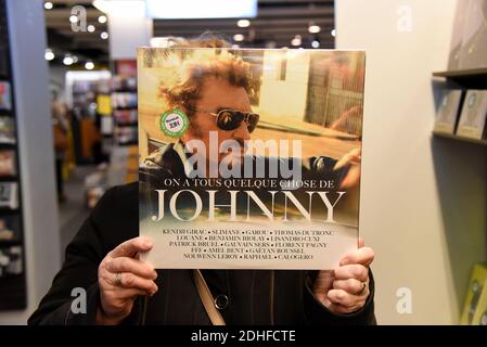 Les albums de Johnny Hallyday ont atteint les rayons dans un magasin de musique à Paris, France, le 7 décembre 2017. Johnny Hallyday, l'icône musicale, est mort le 6 décembre à l'âge de 74 ans après une bataille contre le cancer du poumon, plongeant le pays dans le deuil d'un Trésor national dont le rocher mou illumine la vie de trois générations. Photo d'Alain Apaydin/ABACAPRESS.COM Banque D'Images