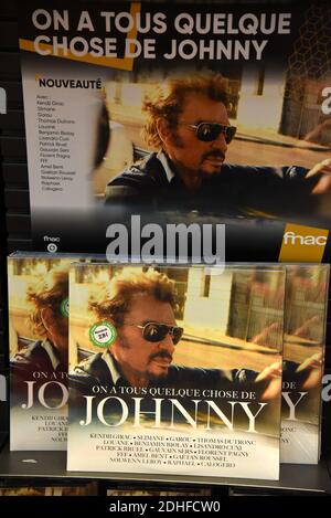 Les albums de Johnny Hallyday ont atteint les rayons dans un magasin de musique à Paris, France, le 7 décembre 2017. Johnny Hallyday, l'icône musicale, est mort le 6 décembre à l'âge de 74 ans après une bataille contre le cancer du poumon, plongeant le pays dans le deuil d'un Trésor national dont le rocher mou illumine la vie de trois générations. Photo d'Alain Apaydin/ABACAPRESS.COM Banque D'Images