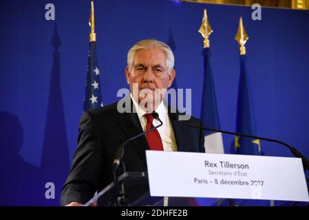 Le secrétaire D'État AMÉRICAIN Rex Tillerson parle lors d'une conférence de presse au Quai d'Orsay, siège du ministère des Affaires étrangères français, le 8 décembre 2017 à Paris, en France. Le secrétaire D'État AMÉRICAIN Rex Tillerson a déclaré que l'ambassade américaine ne déménagerait « probablement » pas à Jérusalem pendant deux ans. Photo d'Alain Apaydin/ABACAPRESS.COM Banque D'Images