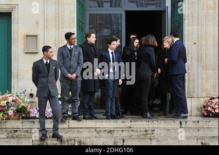 Jean Sarkozy et des parents assistant aux funérailles d'Andrée Sarkozy aka Dadue, mère de l'ancien président français Nicolas Sarkozy, à l'église Saint-Jean-Baptiste de Neuilly-sur-Seine, France, le 18 décembre 2017. Photo par ABACAPRESS.COM Banque D'Images