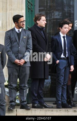 Jean Sarkozy et des parents assistant aux funérailles d'Andrée Sarkozy aka Dadue, mère de l'ancien président français Nicolas Sarkozy, à l'église Saint-Jean-Baptiste de Neuilly-sur-Seine, France, le 18 décembre 2017. Photo par ABACAPRESS.COM Banque D'Images