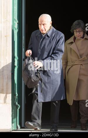 Parents pendant les funérailles d'Andrée Sarkozy aka Dadue, mère de l'ancien président français Nicolas Sarkozy, à l'église Saint-Jean-Baptiste de Neuilly-sur-Seine, France, le 18 décembre 2017. Photo par ABACAPRESS.COM Banque D'Images