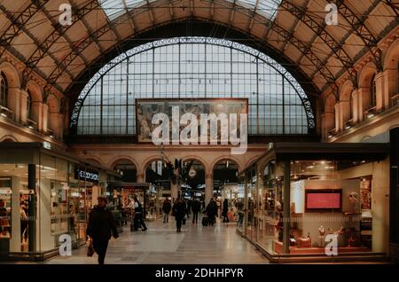 PARIS, FRANCE - 24 novembre 2020 : magnifique photo de l'architecture parisienne Banque D'Images