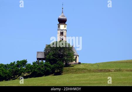 Italie, Tyrol du Sud, petite église de Saint Valentin à Siusi allo Sciliar Banque D'Images