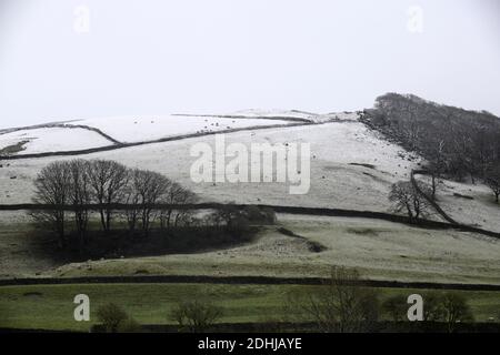 La photo est une scène neigeuse dans les Yorkshire Dales au-dessus de la montagne. Météo neige hiver neige neige neige neige neige neige neige Banque D'Images