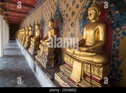 Statues de Bouddha WAT ARUN : Temple de l'Aube à Bangkok, Thaïlande Banque D'Images