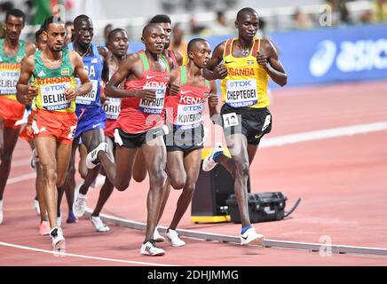 Joshua Cheptegei (UGA, Or) Rodgers Kwemoi (KEN), Rhonex Kipruto (KEN, Bronze). Finale hommes 10000 mètres. Championnats du monde d'athlétisme de l'IAAF, Doha 2019 Banque D'Images