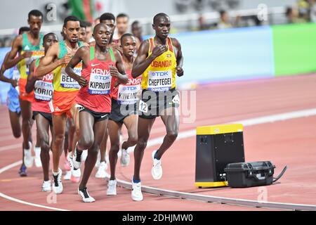 Joshua Cheptegei (UGA, Or) Rodgers Kwemoi (KEN), Rhonex Kipruto (KEN, Bronze). Finale hommes 10000 mètres. Championnats du monde d'athlétisme de l'IAAF, Doha 2019 Banque D'Images