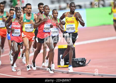 Joshua Cheptegei (UGA, Or) Rodgers Kwemoi (KEN), Rhonex Kipruto (KEN, Bronze). Finale hommes 10000 mètres. Championnats du monde d'athlétisme de l'IAAF, Doha 2019 Banque D'Images