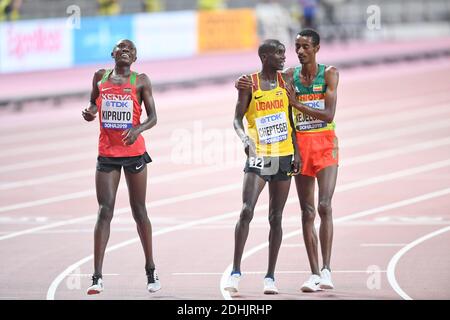 Joshua Cheptegei (Ouganda, or), Yomif Kejelcha (Ehtiopia, argent), Rhonex Kipruto (Kenya, bronze). 10000 mètres de finale. World Athletics Doha 2019 Banque D'Images