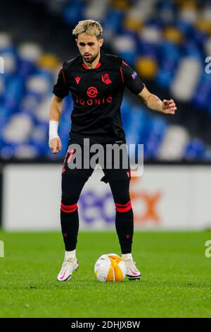 Adnan Januzaj, attaquant belge de Real sociedad, contrôle le ballon pendant Le match de football de l'UEFA Europa League SSC Napoli vs Real Sociedad Banque D'Images