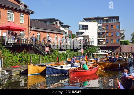 Europa, Deutschland, Niedersachsen, Buxtehude, Metropolregion Hambourg, Este, Hafen, Wohnen am Wasser, Treffen, Tuccurboote Banque D'Images