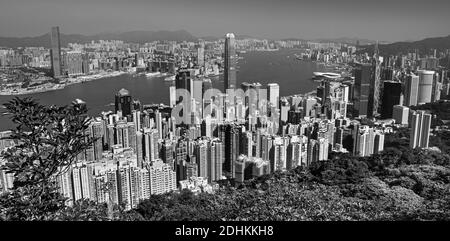 Incroyable horizon de la ville de Hong Kong depuis Victoria Peak au lever du soleil, Chine Banque D'Images
