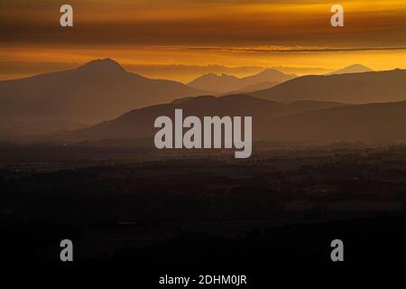 La promenade jusqu'à Dumyat dans les collines d'Ochil offre certaines des meilleures vues d'Écosse. Banque D'Images
