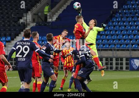 Ville de Bochum, Allemagne. 11 décembre 2020. Firo: 11.12.2020, Fuvuball, 2ème Bundesliga, saison 2020/2021, VfL Bochum - SC Paderborn 07 duels, Manuel Riemann versus Svante Ingelsson | usage dans le monde crédit: dpa/Alay Live News Banque D'Images