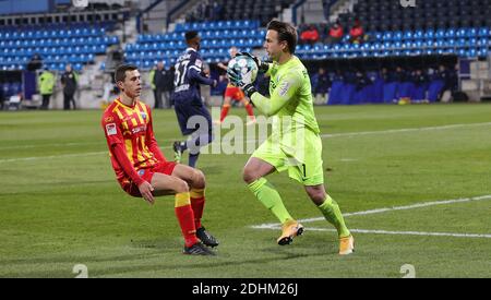 Ville de Bochum, Allemagne. 11 décembre 2020. Firo: 11.12.2020, Fuvuball, 2ème Bundesliga, saison 2020/2021, VfL Bochum - SC Paderborn 07 duels, Manuel Riemann contre Ron Schallenberg | usage dans le monde crédit: dpa/Alay Live News Banque D'Images