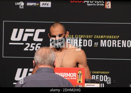 Las Vegas, Nevada, Las Vegas, Nevada, États-Unis. 11 décembre 2020. Las Vegas, NV - décembre 11 : Tony Ferguson pose sur la balance pendant les pesées UFC 256 à UFC Apex le 11 décembre 2020 à Las Vegas, Nevada, États-Unis. Crédit : Diego Ribas/PX Imagens/ZUMA Wire/Alay Live News Banque D'Images